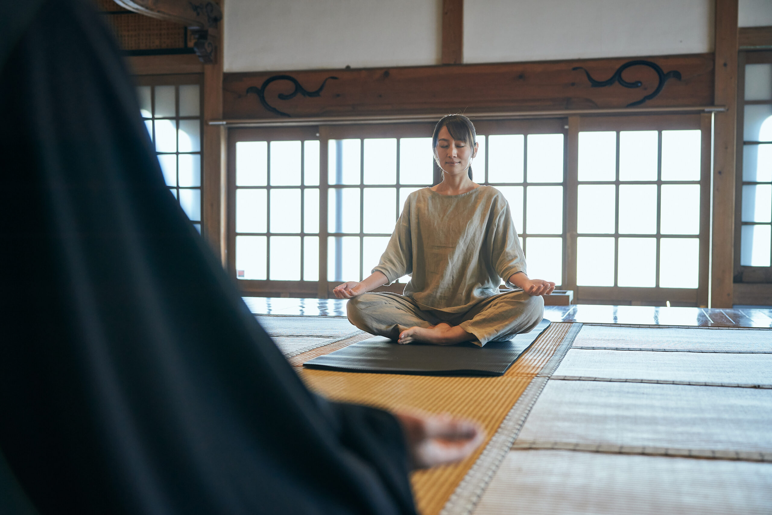 Solo traveler sitting in zazen meditation at Koun-in Temple